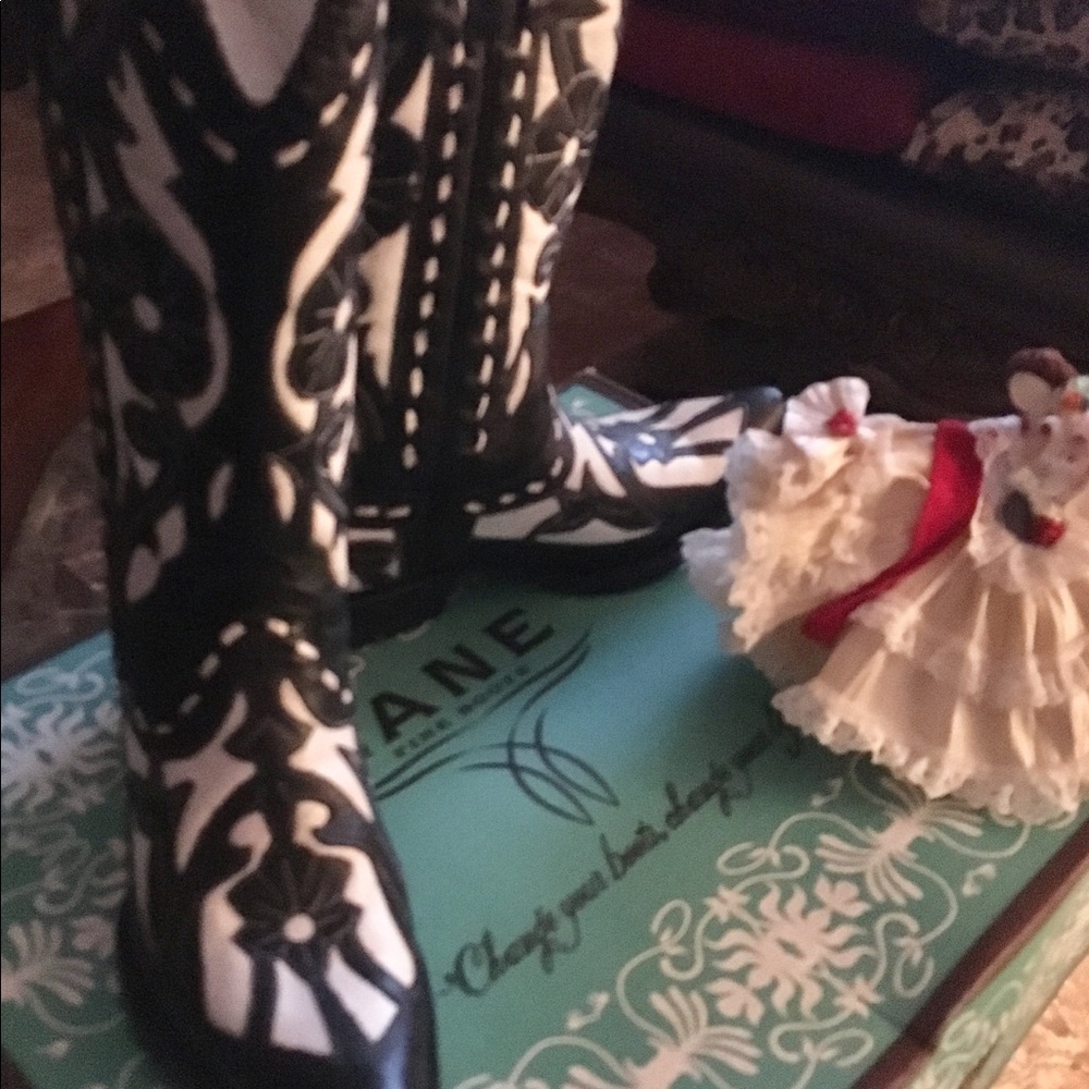 Brand New Beautiful Women Lane Boots Size 8